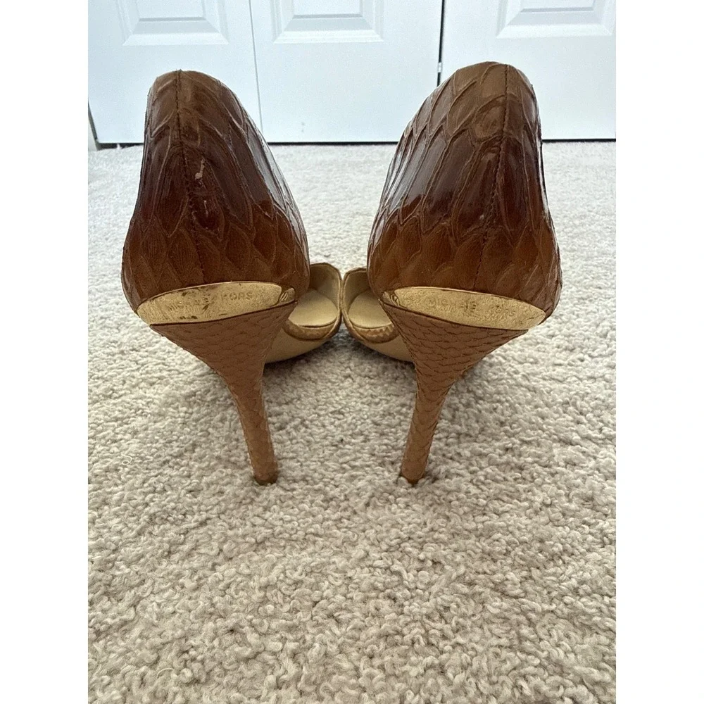 Michael Kors Brown Snakeskin Embossed d'Orsay Pointed Toe Pumps Gold Logo Heel 9